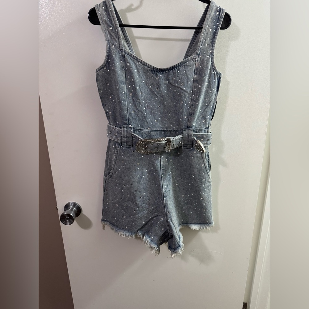 Show me your mumu spears romper. Size small.